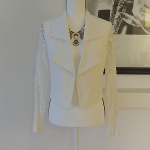 **Bundle 3 items $10 or less get the 3rd one free**Beautiful White Summer Jacket